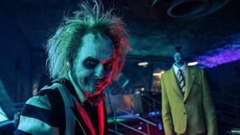 La primera película de Beetlejuice está disponible en diversos servicios de streaming. (Parisa Taghizadeh/Warner Bros. Pictures via AP)