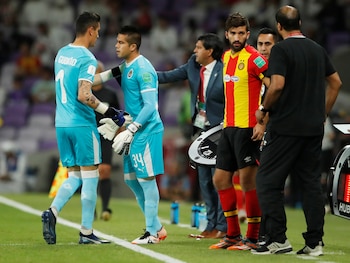 Soccer Football - Club World Cup - Match for fifth place - Esperance Sportive de Tunis v Guadalajara - Hazza Bin Zayed Stadium, Al Ain City, United Arab Emirates - December 18, 2018 Guadalajara's Raul Gudino is substituted for Guadalajara's Miguel Jimenez REUTERS/Andrew Boyers