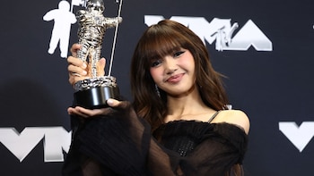 Lisa ganó el premio a "Mejor K-Pop" en los MTV Video Music Awards 2024 (REUTERS/Andrew Kelly)