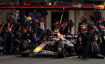 Formula One F1 - Mexico City Grand Prix - Autodromo Hermanos Rodriguez, Mexico City, Mexico - October 27, 2024 Red Bull's Sergio Perez makes a pit stop during the race REUTERS/Carlos Perez Gallardo/Pool