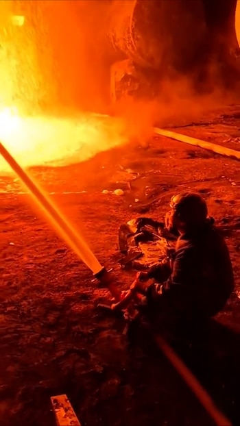 Ucrania informó del ataque anoche contra un depósito de petróleo en la región de Lugansk, ocupada por Rusia, donde se declaró un incendio