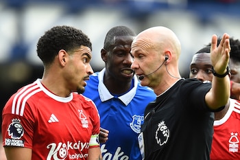 Nottingham Forest recibió una multa histórica por haber criticado al VAR en redes sociales tras el partido con Evreton por la Premier League (REUTERS/Peter Powell)