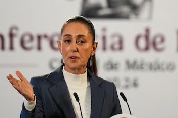 La presidenta de México, Claudia Sheinbaum, pidió colaboración internacional para hacer frente al tráfico de drogas (AP Foto/Fernando Llano)
