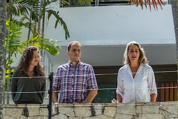 Pedro Urruchurtu, Magalli Meda, Omar González, Claudia Macero, Humberto Villalobos y el ex ministro Fernando Martínez Mottola se encuentran “aislados, sin agua, sin luz y rodeados por fuerzas del régimen que intensifican el acoso” (EFE/ Henry Chirinos)
