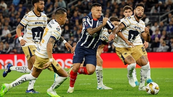 Rayados se metió a la cancha del Olímpico Universitario para quitarle la ilusión a los aficionados azul y oro. (REUTERS/Daniel Becerrill)