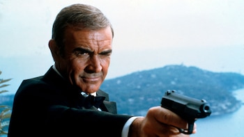 Craig atribuye a "Goldfinger" su favoritismo como película de Bond debido a la profundidad del personaje interpretado por Sean Connery (Shutterstock)