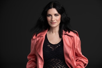 La artista Laura Pausini reflexionó sobre la madurez a sus 50 años, combinando honestidad y humor (EFE/ISAAC)