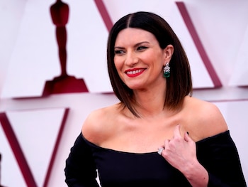 Laura Pausini se sinceró sobre su lucha para ser madre, revelando la complejidad de los tratamientos de fertilidad y cómo logró cumplir su sueño (EFE/EPA/Chris Pizzello)