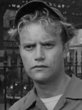 Su debut cinematográfico en "Blackboard Jungle" lo encasilló en roles de tipo rudo, pero su papel más destacado fue como el sargento "Chip" Saunders en la serie de televisión "Combat!" (Créditos: Columbia Pictures)