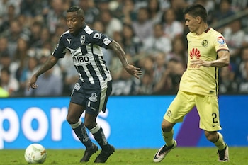 MONTERREY, NUEVO LEÓN, 21MAYO2016.- Dorlan Pabon del equipo de los Rayados del Monterrey se disputa el balón con Paolo Duval del equipo de las Águilas del América, en el estadio BBVA Bancomer, partido correspondiente a la vuelta en semifinales de la Liga MX, Clausura 2016.
Marcador Final: Monterrey 4 - América 2.
FOTO: GABRIELA PÉREZ MONTIEL / CUARTOSCURO.COM