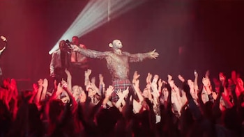 "Better Man" representa a Robbie Williams como un chimpancé, elección que hace inusual toda la narrativa (Paramount Pictures)