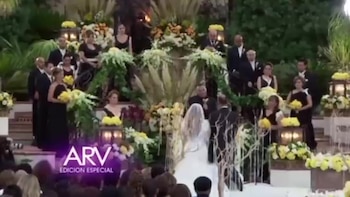 La ceremonia nupcial fue oficiada por el pastor Pedro Rivera hermano de la cantante. (Captura de pantalla/ Telemundo)