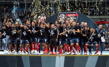Jugadores de Rayados de Monterrey festejan la victoria en la última final de la Liga de Campeones de CONCACAF. EFE/Miguel Sierra