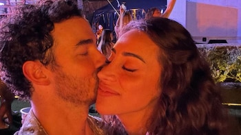 “Llevamos 15 años juntos y seguimos aprendiendo el uno del otro. Con el tiempo, uno cambia”, dijo el músico sobre su relación (Instagram/@kevinjonas)