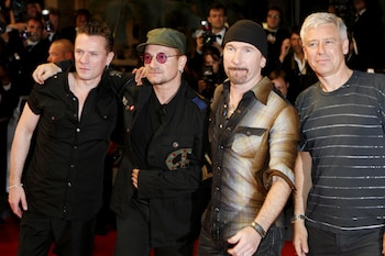 Tras su cirugía de cuello, Larry Mullen Jr. fue reemplazado por Bram van den Berg durante la residencia de U2 en Las Vegas (AP/Andrew Medichini, archivo)