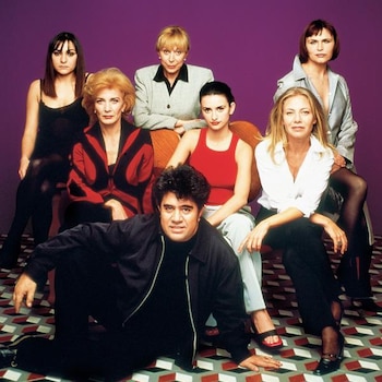 El reparto de 'Todo sobre mi madre', junto a Pedro Almodóvar (Filmaffinity)