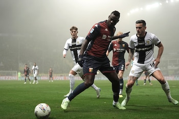 Mario Balotelli (primer plano) de