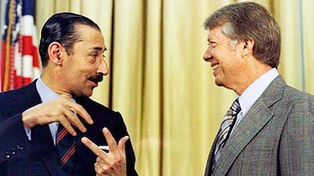 Carte junto al dictador Jorge