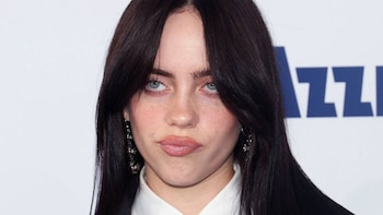 Billie Eilish mostró su desaprobación ante este comportamiento por parte de un fan (REUTERS/Aude Guerrucci)