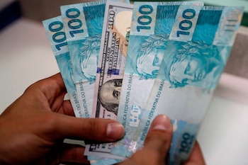 Billetes de reales brasileños y