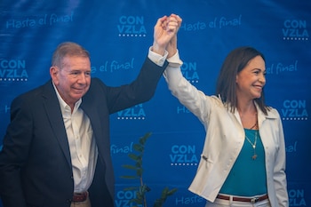 El presidente electo de Venezuela, Edmundo González Urrutia y la líder opositora María Corina Machado durante un acto electoral en Caracas