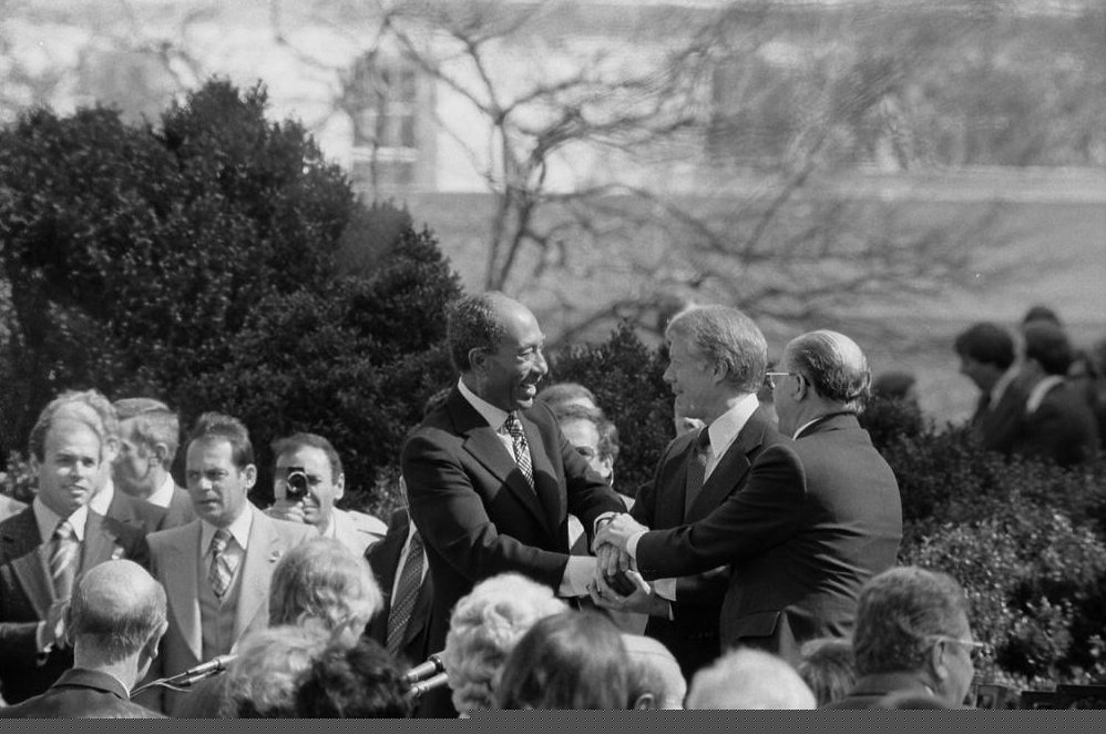Jimmy Carter estrecha las manos