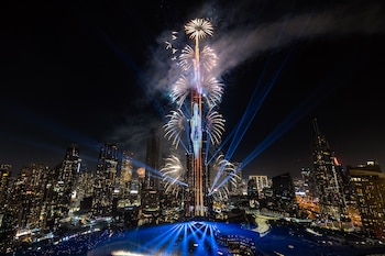 Fuegos artificiales alrededor de la