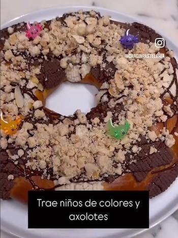 Rosca de reyes con ajolotes.