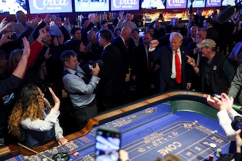 Trump celebra junto a seguidores