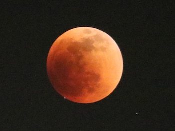 La Tierra, la Luna y