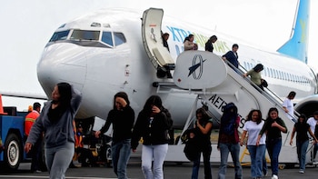 Primer vuelo con ciudadanos peruanos