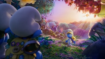 El tráiler revela que Pitufina