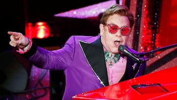 Para Elton John, la excelencia