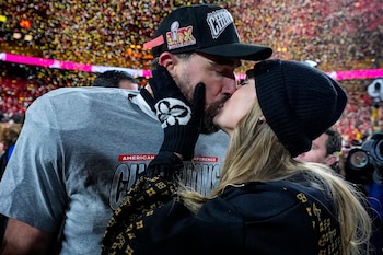 El beso de Travis Kelce