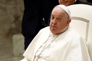 El papa Francisco está internado