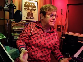 Elton John en un corto
