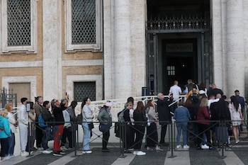 La fila se extendió hasta