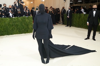 Kim Kardashian apareció totalmente cubierta
