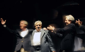 José Mujica (C) del partido