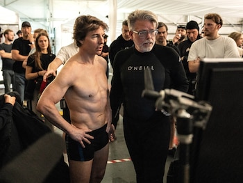 Tom Cruise y su equipo