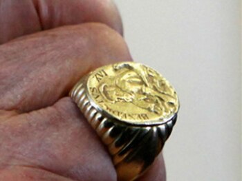 El Anillo del Pescador representa