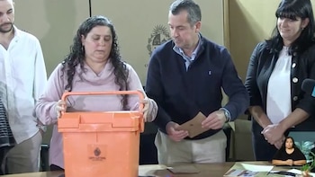 Urna donde estaban los dos