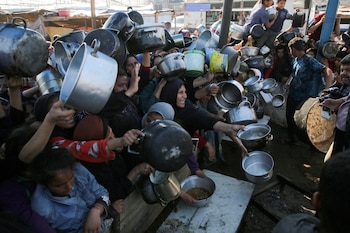 Palestinos se reúnen para recibir