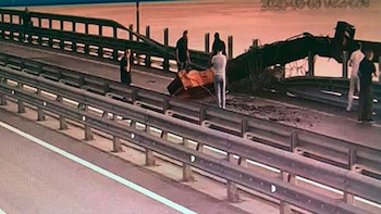 La acción contra el puente