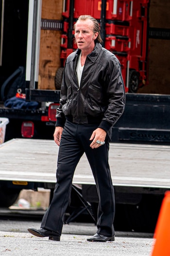 Christian Bale luce irreconocible caracterizado