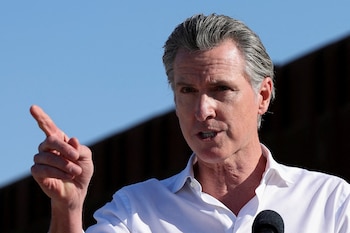 El gobernador de California sugirió