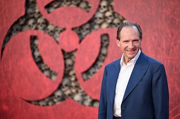 Ralph Fiennes se encuentra en