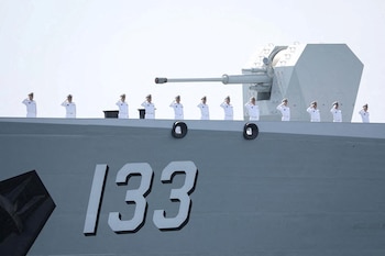 Miembros de la Armada china