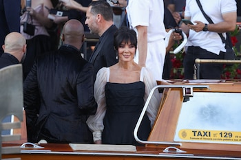 La empresaria Kris Jenner lució