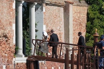 Lauren Sánchez llegando a la